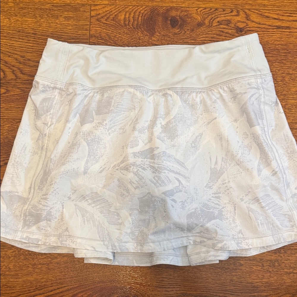 lululemon light gray athletic skort - Size 4 Tall